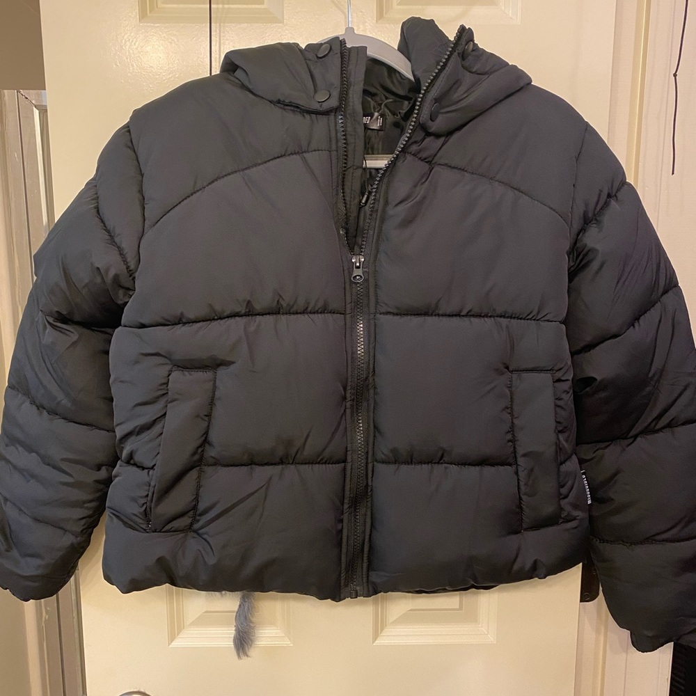 NWOT misguided black puffer jacket, size 6.